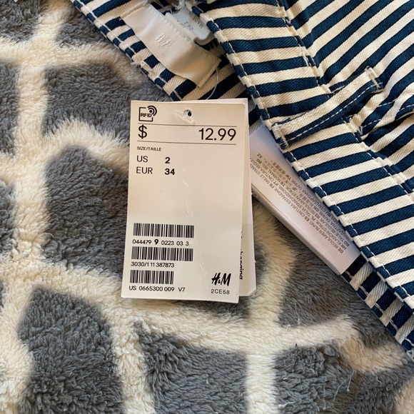 H&M jean shorts - Picture 3 of 3